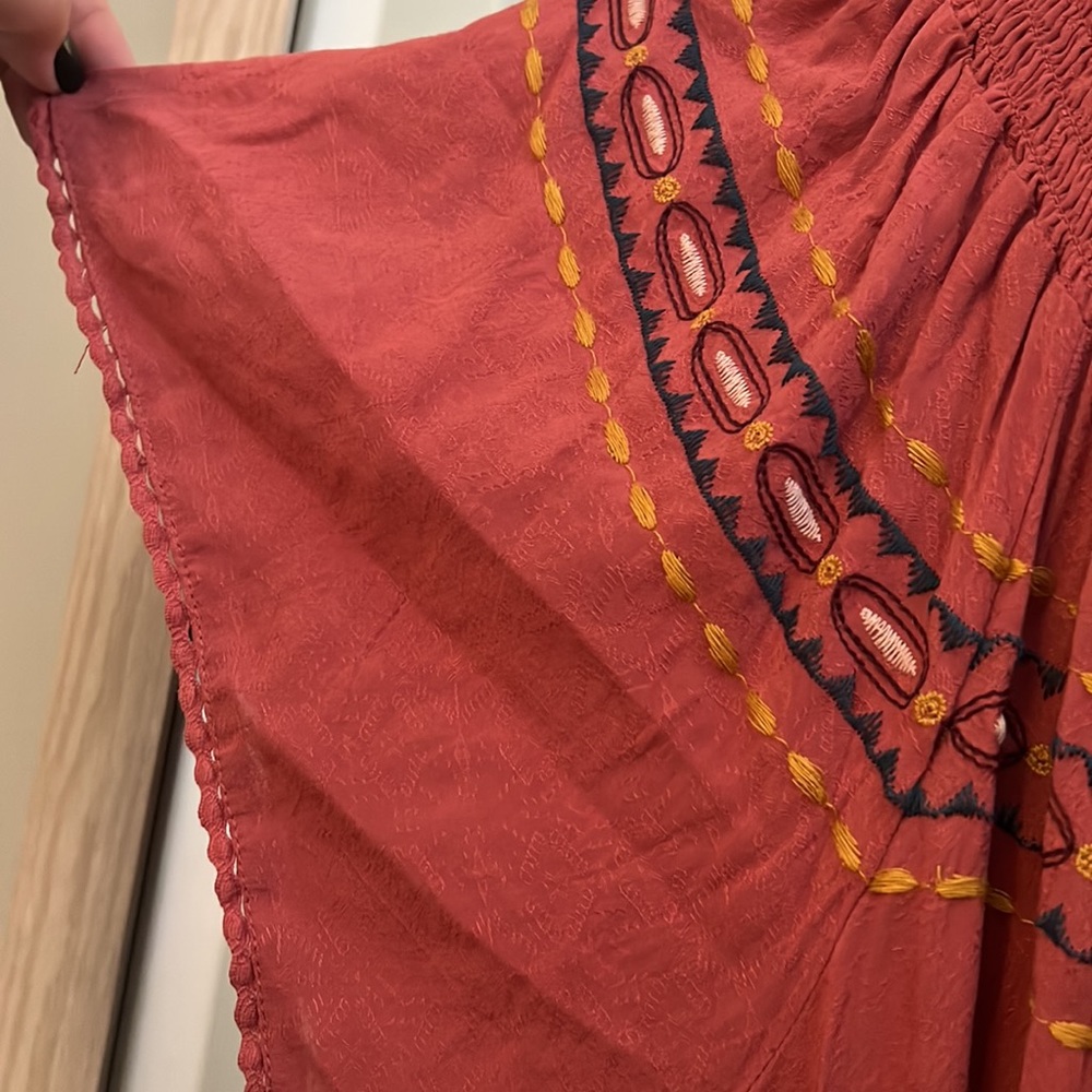 Beautiful Thread Pattern Top - Picture 5 of 6